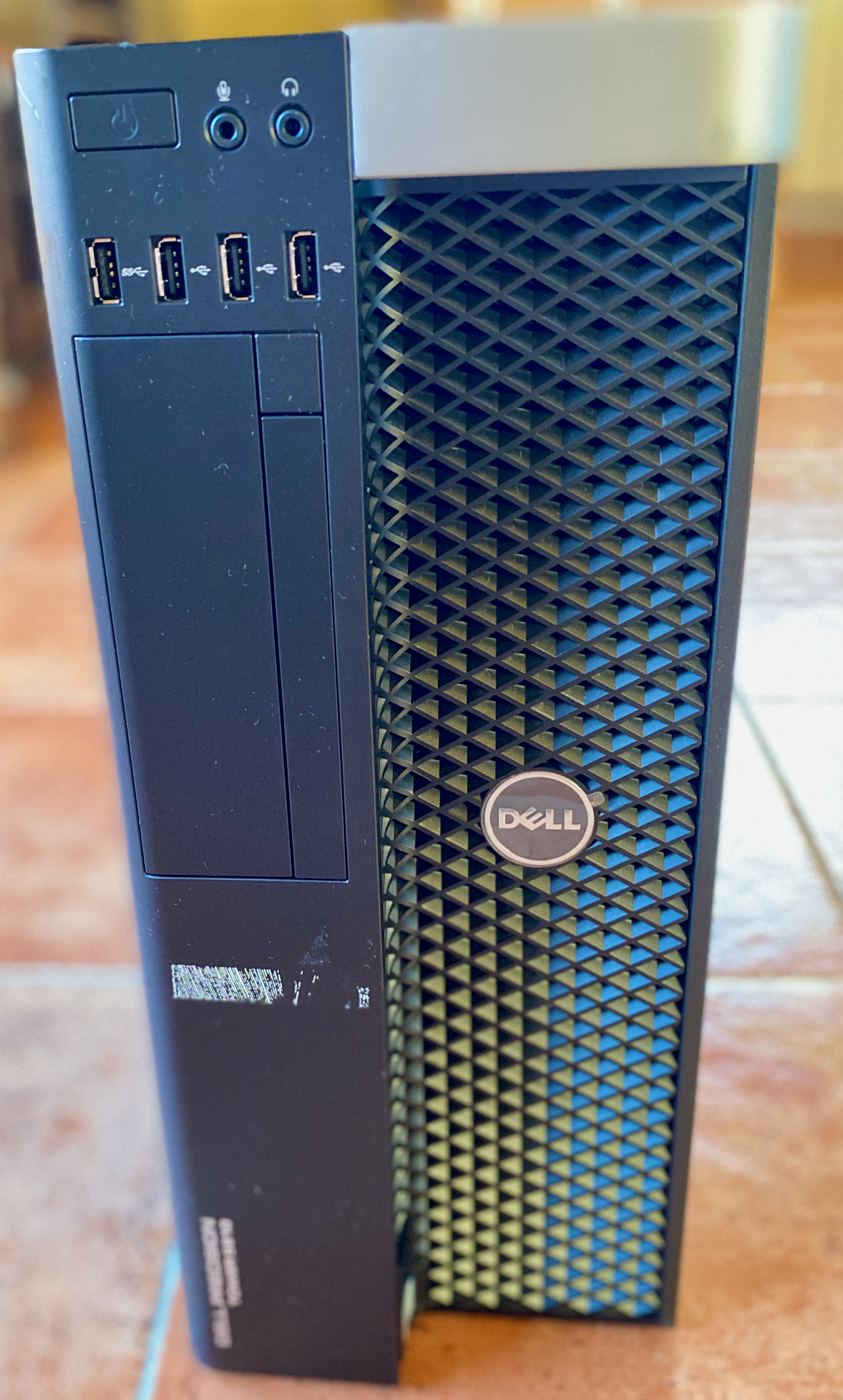 Dell Precision Tower 5810 Frontal